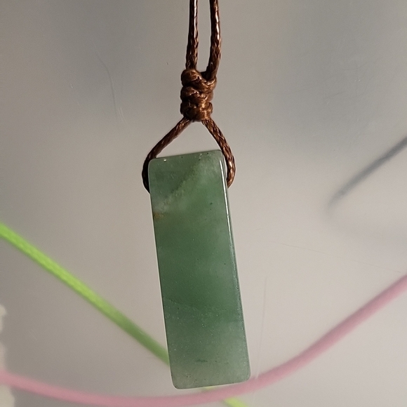 Elegant Green Pendant Necklace - Picture 1 of 1